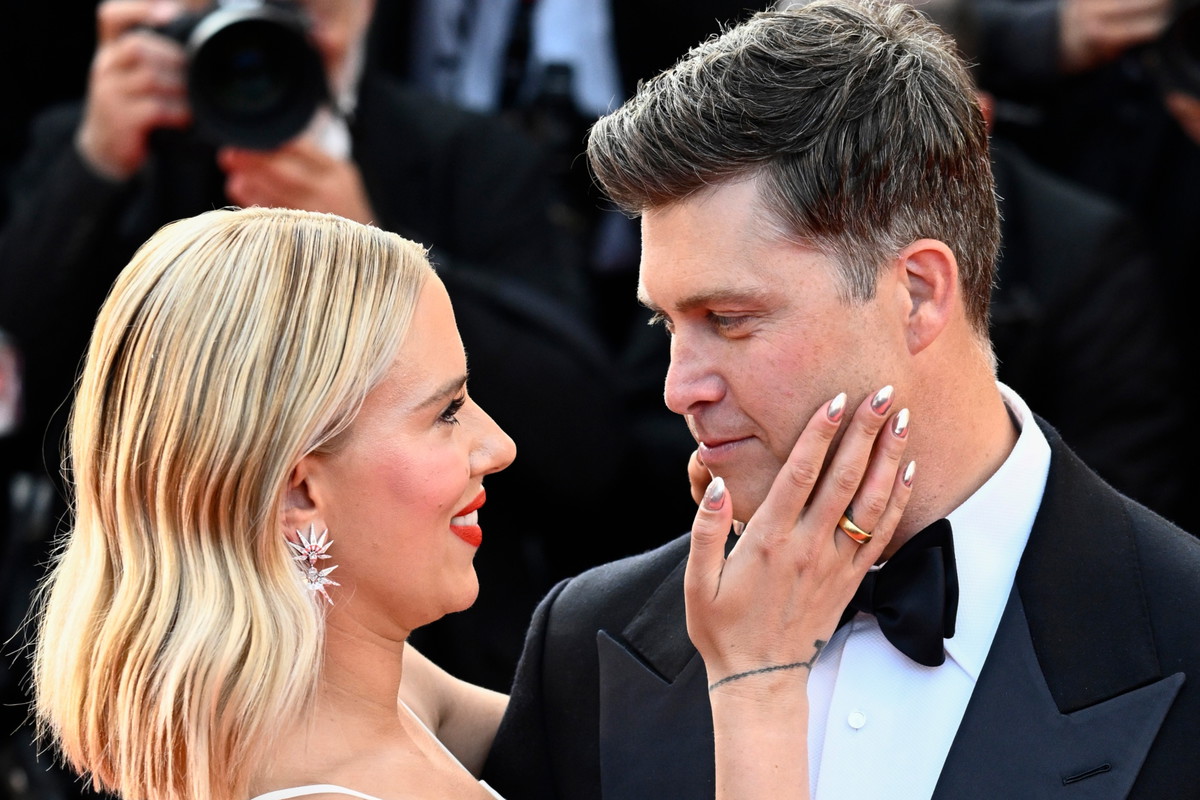 Scarlett Johansson & Colin Jost