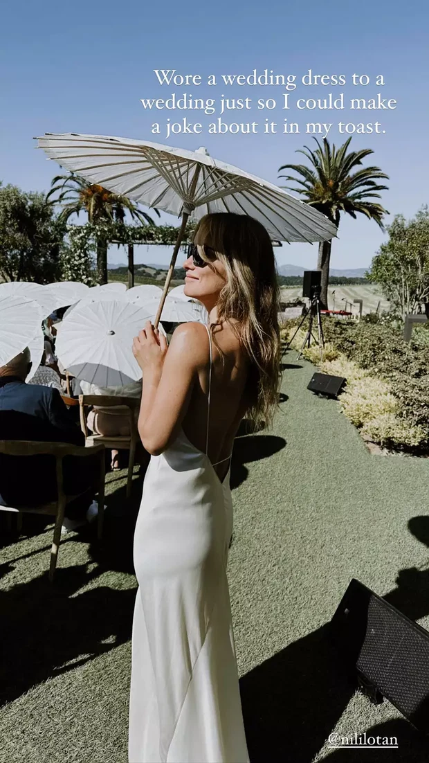 Olivia Wilde w sukni ślubnej na ślubie Coltona Underwooda i Jordana C. Browna