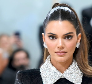 Kolczyki w stylu Kendall Jenner