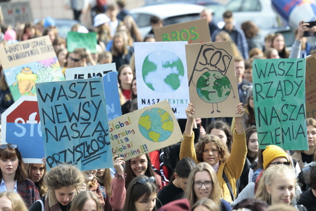 Mlodziezowy strajk klimatyczny we Wroclawiu i Warszawie