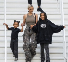 Tutorial makijażowy North West ma prawie 5 milionów wyświetleń. 9-letnia influencerka w 7 sekund pokazuje go krok po kroku