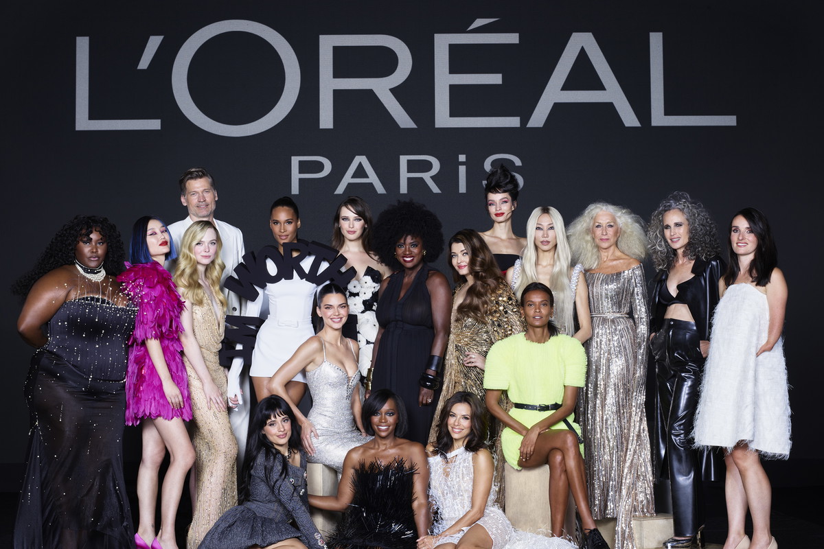 Globalne ambasadorki L’Oréal Paris biorące udział w pokazie Le Défilé