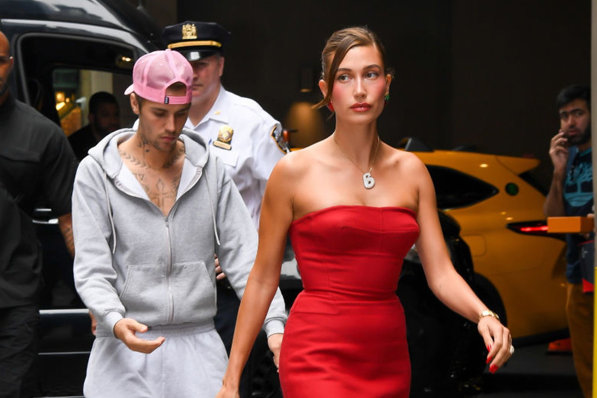 Hailey w szpilkach, Justin w dresie