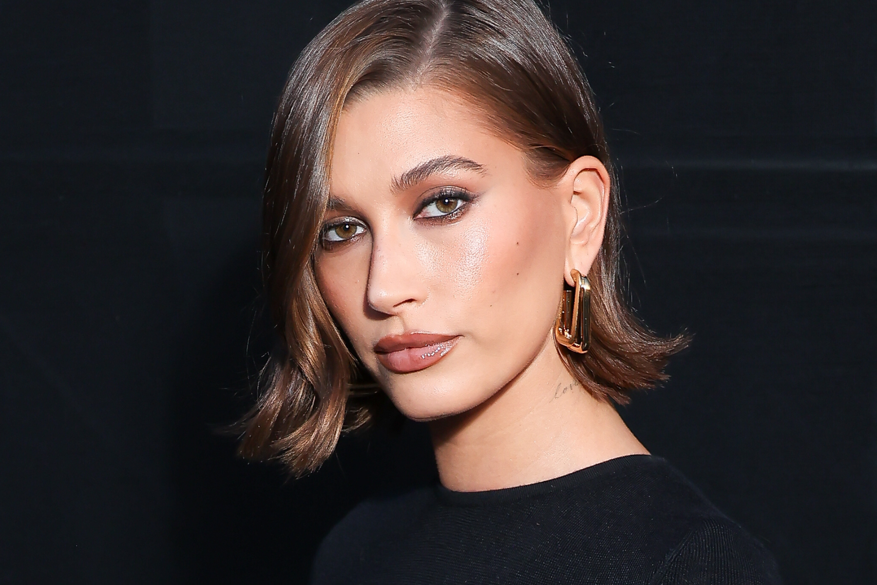 Modne paznokcie na jesień 2023 w stylu Hailey Bieber