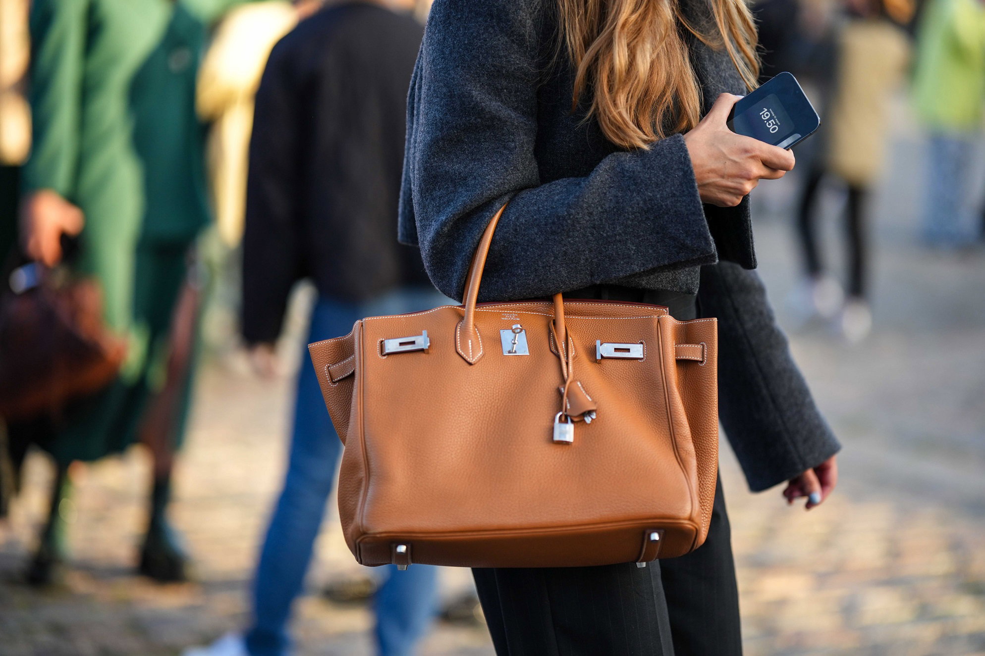 Jesienne torebki Skandynawek. 7 minimalistycznych modeli, które noszą w kółko