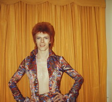 Glam rock – na czym polega ten styl? Oto jak ubrać się w stylu gwiazd rocka lat 70.