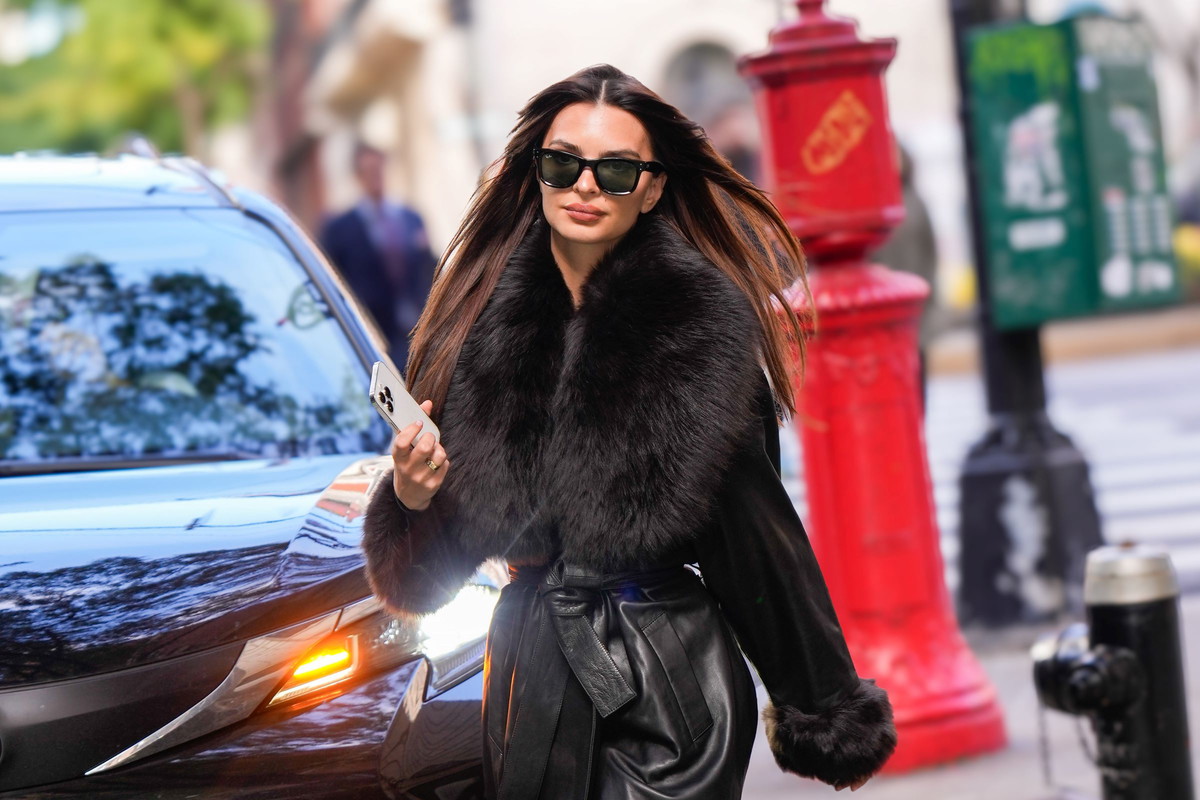 Wciąż można kupić kurtkę z Mango, którą w szafie ma Emily Ratajkowski. I to 23% taniej!
