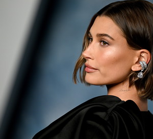 Wśród ulubionych kremów gwiazd ten jest numerem 1. Victoria Beckham i Hailey Bieber kochają go za to, jak pięknie regeneruje skórę