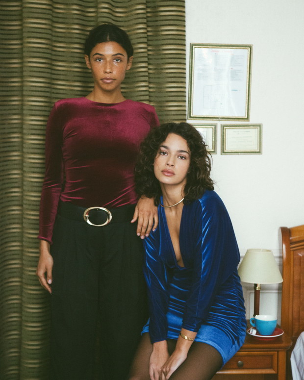 Undress Code na jesień-zimę 2023/2024. Paryska kampania z bohaterką niczym Carrie Bradshaw