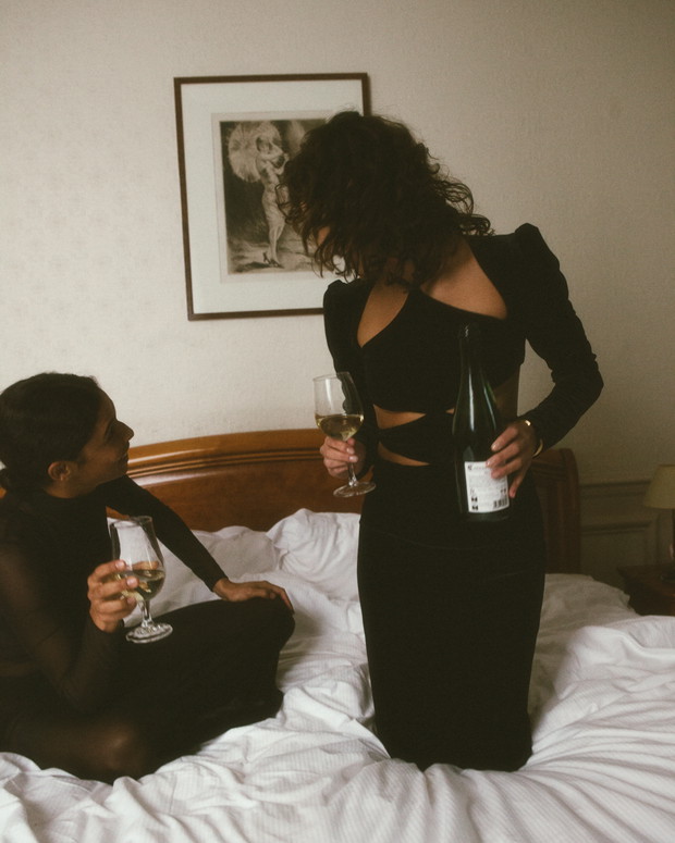 Undress Code na jesień-zimę 2023/2024. Paryska kampania z bohaterką niczym Carrie Bradshaw