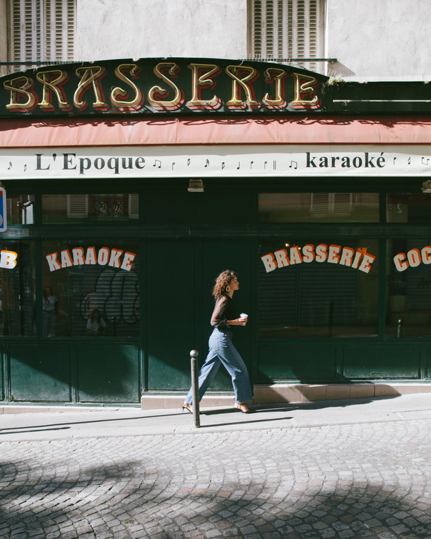 Undress Code na jesień-zimę 2023/2024. Paryska kampania z bohaterką niczym Carrie Bradshaw