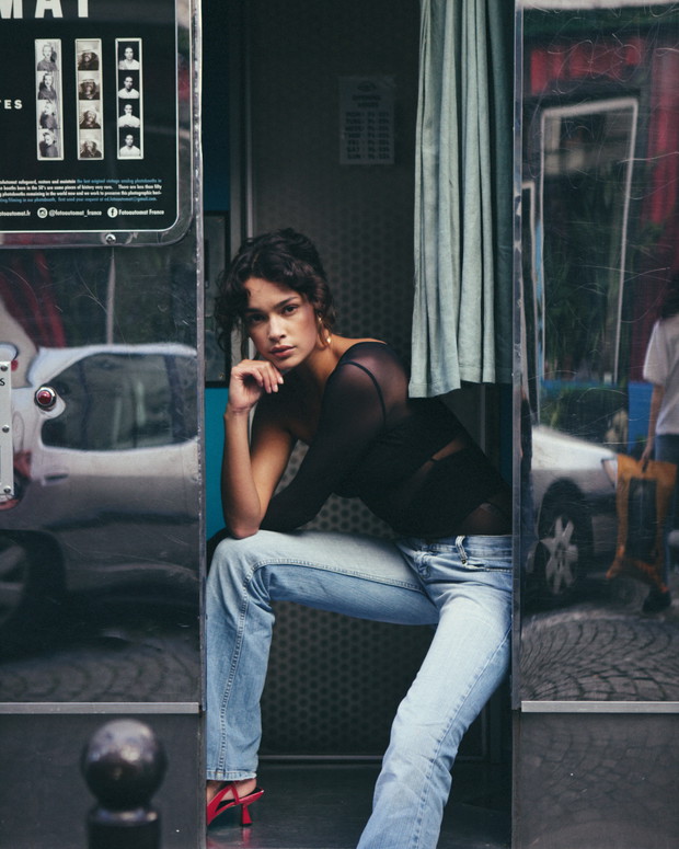 Undress Code na jesień-zimę 2023/2024. Paryska kampania z bohaterką niczym Carrie Bradshaw