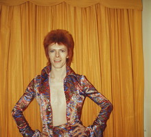 Glam rock – na czym polega ten styl? Oto jak ubrać się w stylu gwiazd rocka lat 70.