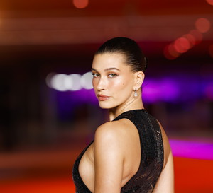 Paznokcie Hailey Bieber