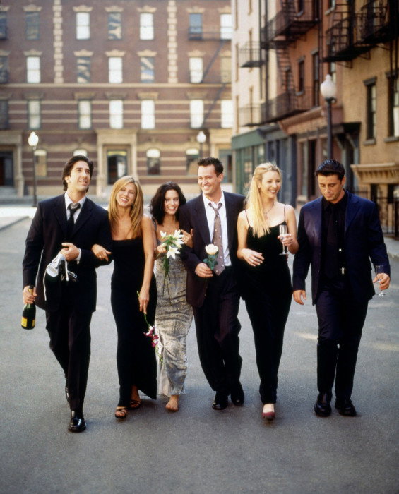 Pogrzeb Matthew Perry'ego nie mógł być bardziej kameralny. Nie zabrakło jednak obsady „Przyjaciół”