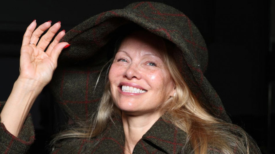 Pamela Anderson podczas paryskiego tygodnia mody