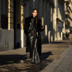 Mob-Wife Style to zdecydowana odpowiedź TikToka na quiet luxury. Najbardziej kontrowersyjny trend tej zimy pokochała Dua Lipa