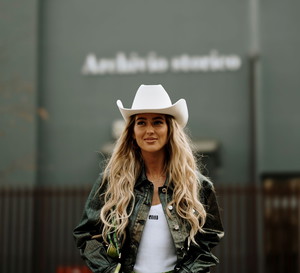 Zarywacie noce dla „Yellowstone”? Pokochacie westerncore! Estetykę cowgirl lansują Beyoncé i Bella Hadid