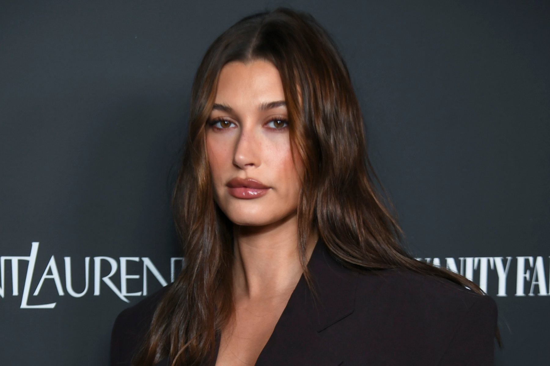 Modne paznokcie na wiosnę 2024? Hailey Bieber i blush nails