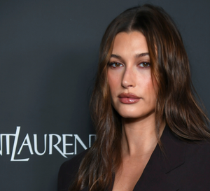 Modne paznokcie na wiosnę 2024? Hailey Bieber i blush nails