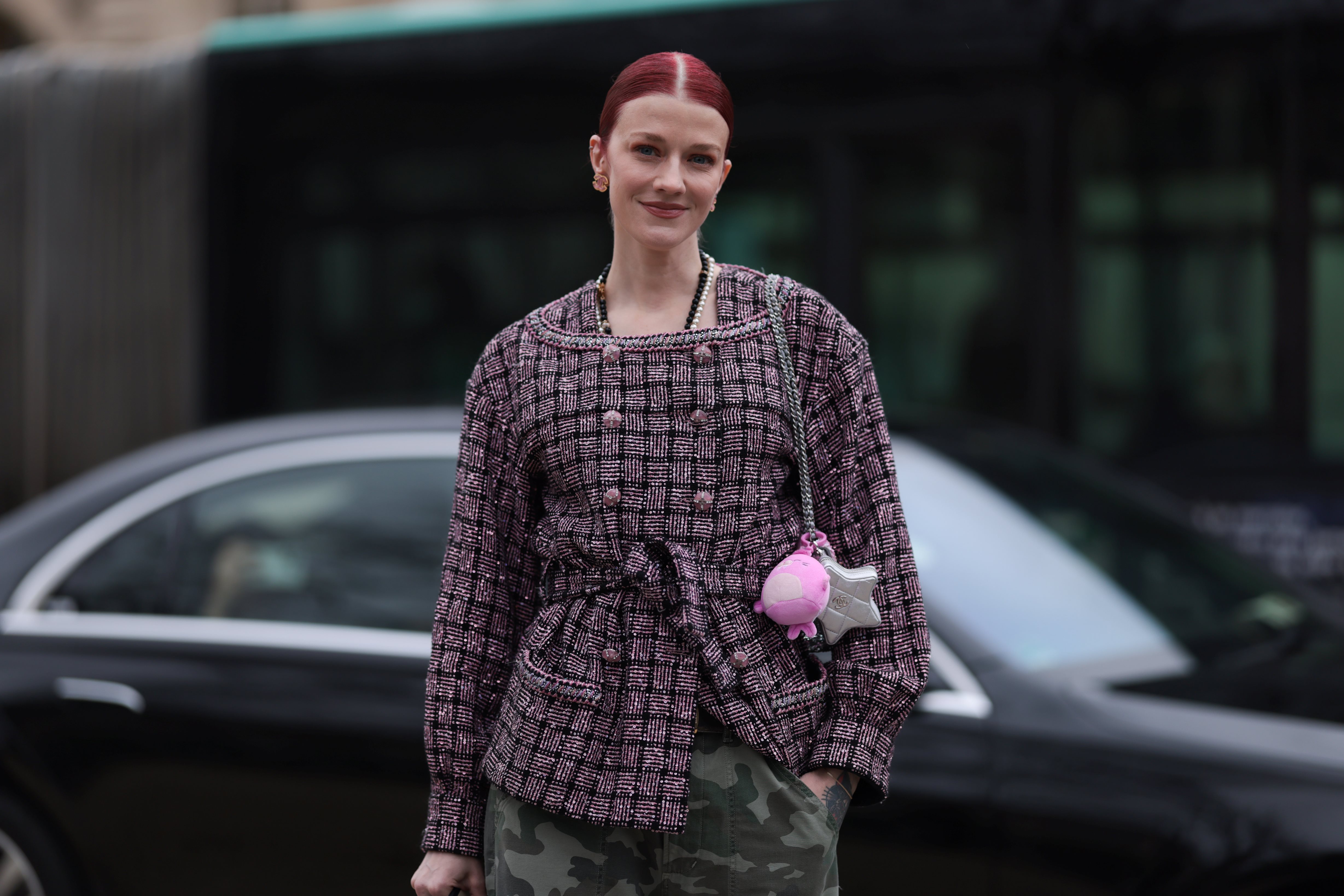 Ulubiona marynarka Francuzek to najmodniejszy wybór na wiosnę. Od lat króluje na ulicach Paryża, teraz zawładnęła wybiegami