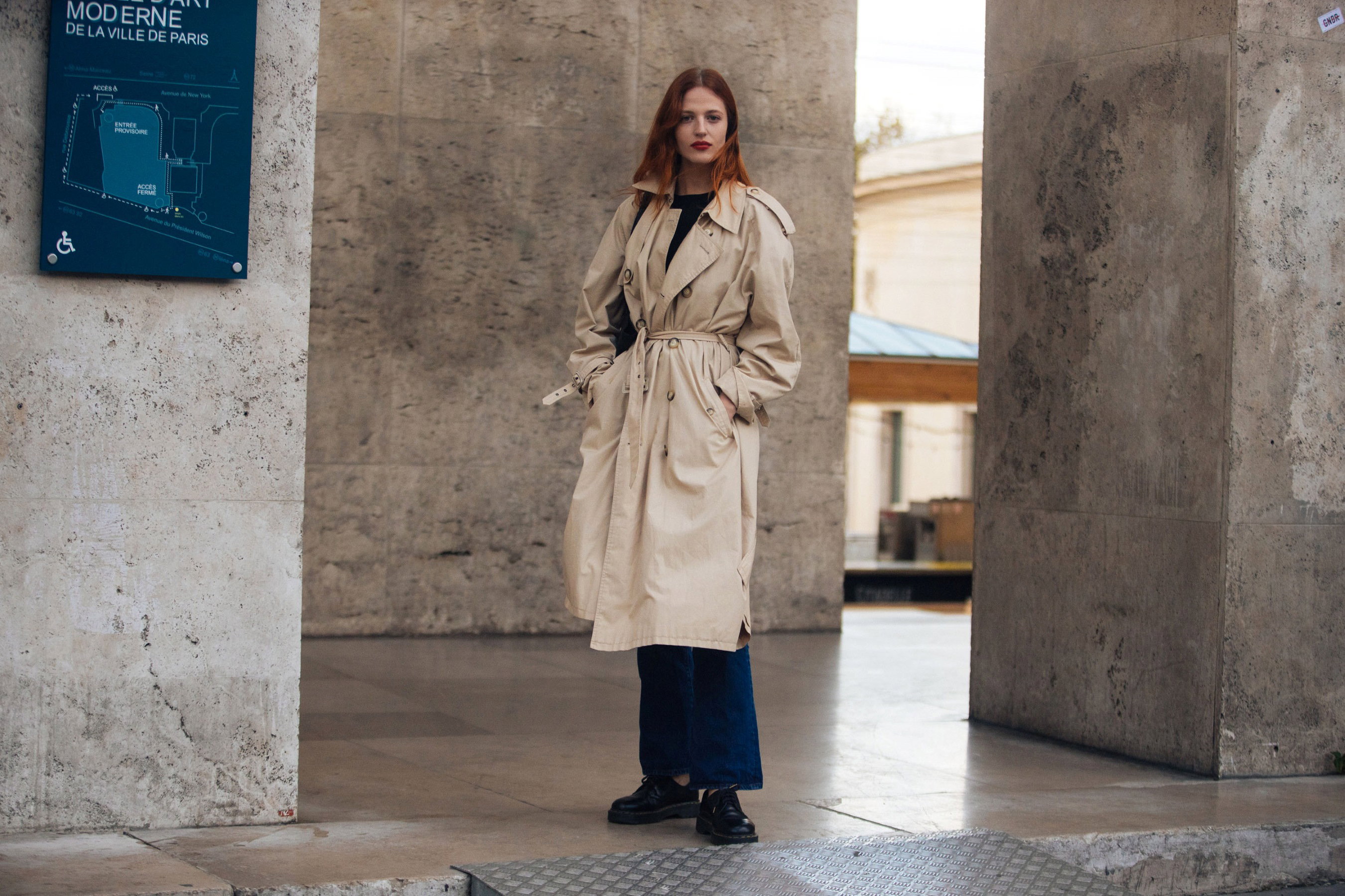 Te jeansy z Reserved optycznie wyszczuplają! Zapomniany do niedawna fason noszą top modelka Julia Banaś i influencerka Magda Jagnicka
