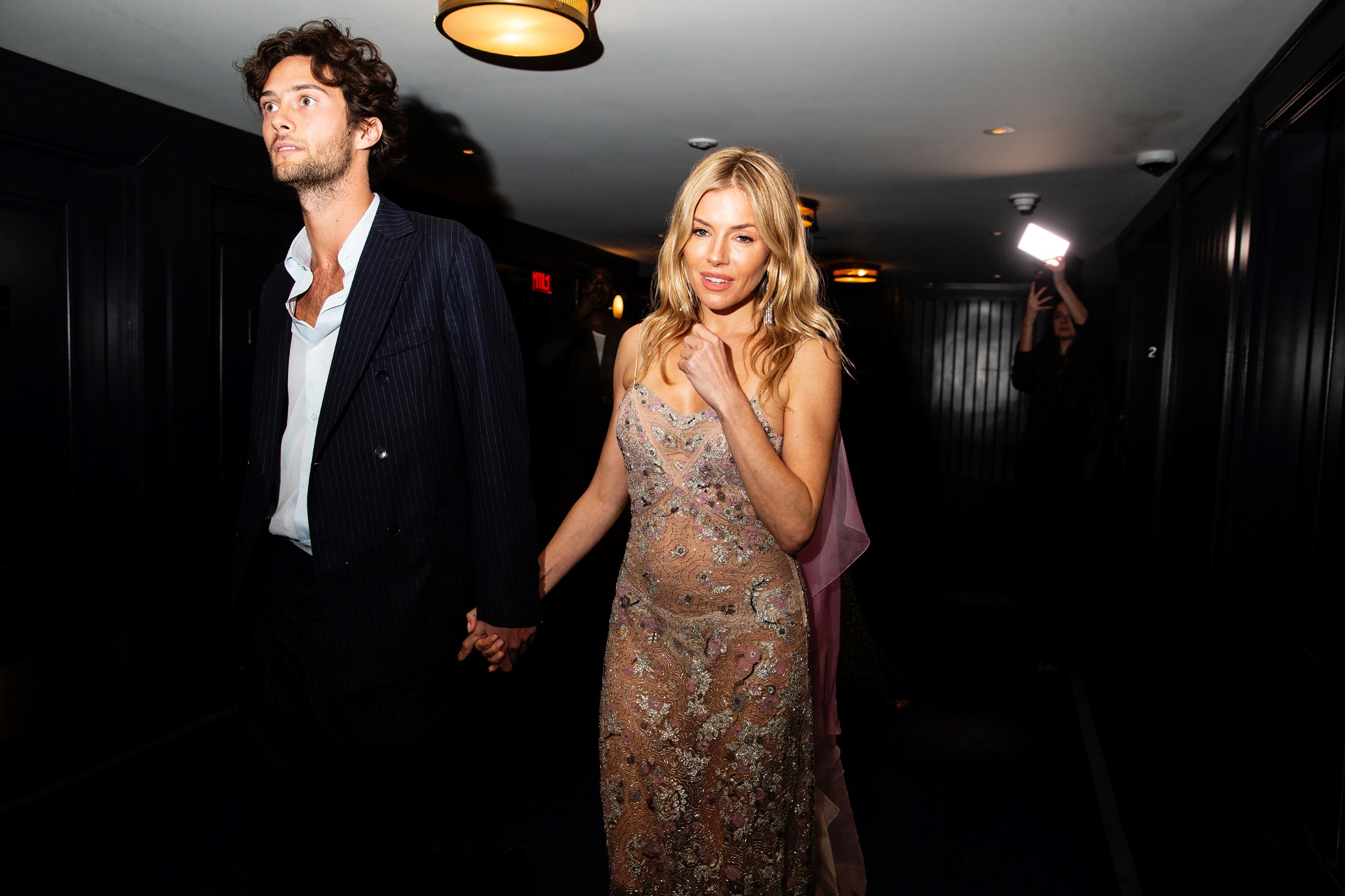 Boho chic 2.0, czyli jak to się stało, że w tym sezonie będziemy się ubierać jak Sienna Miller sprzed lat