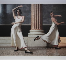 Balletcore. To właśnie ta estetyka zdominuje 2024 rok. Szykujcie się na powrót spódnicy Carrie Bradshaw i najwygodniejszych butów wszech czasów