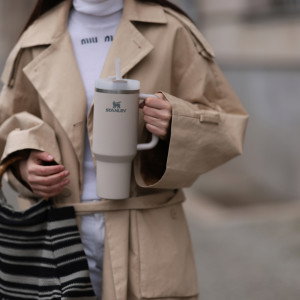 Ten nieśmiertelny klasyk sprawia, że każda stylizacja wygląda na droższą, a kupicie go w H&M