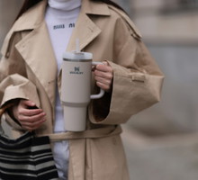 Ten nieśmiertelny klasyk sprawia, że każda stylizacja wygląda na droższą, a kupicie go w H&M