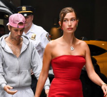 Hailey w szpilkach, Justin w dresie