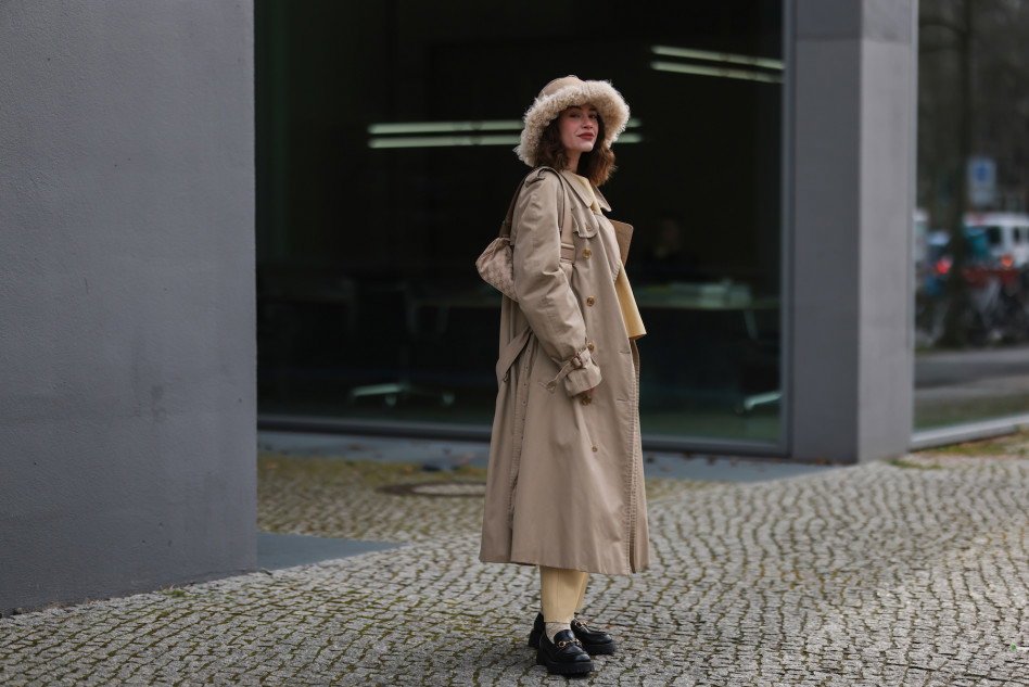 Jak nosić loafersy? 7 pomysłów na stylizacje z najmodniejszymi butami tej wiosny [podpatrzone u influencerek]