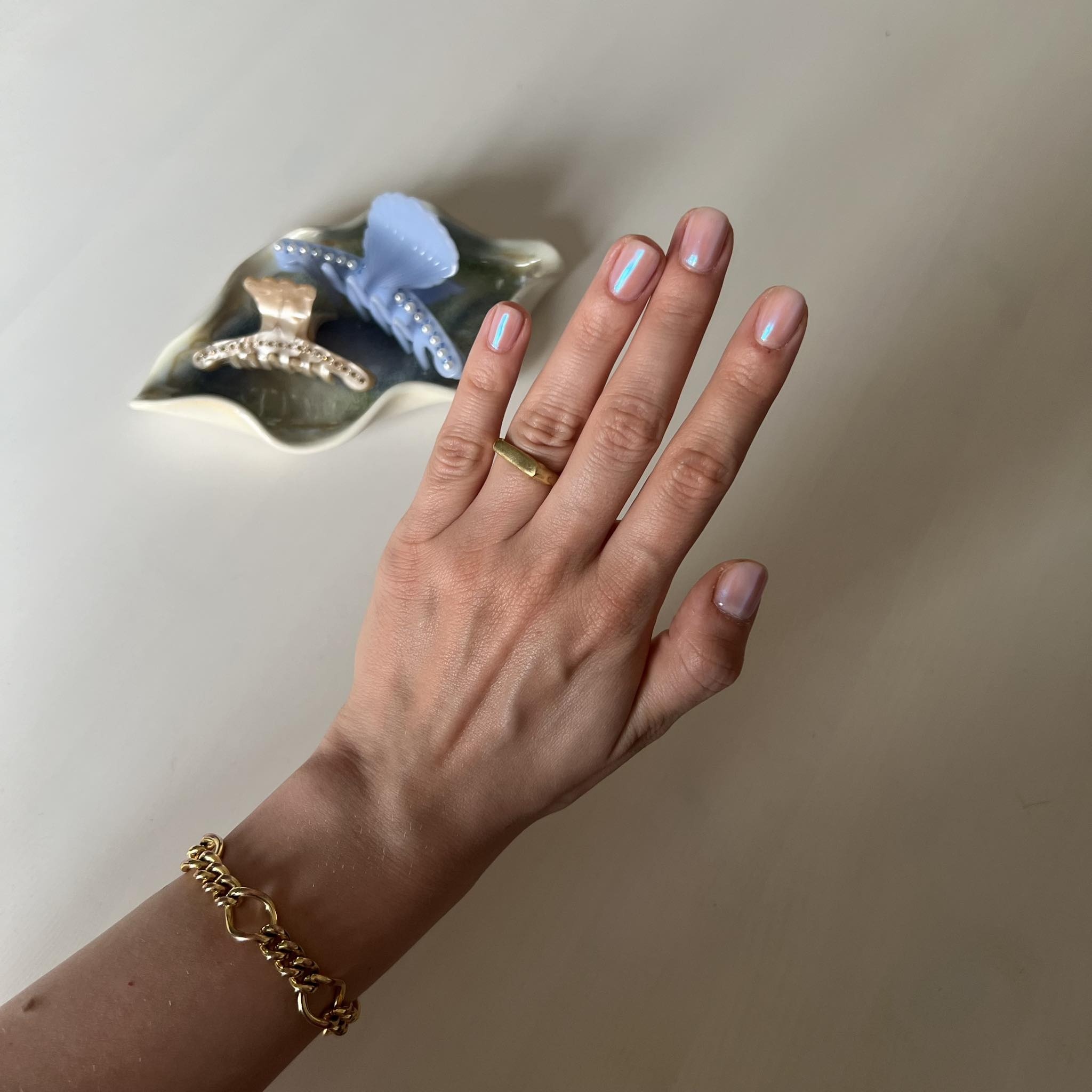 Modne paznokcie na lato 2024: Cindirella nails
