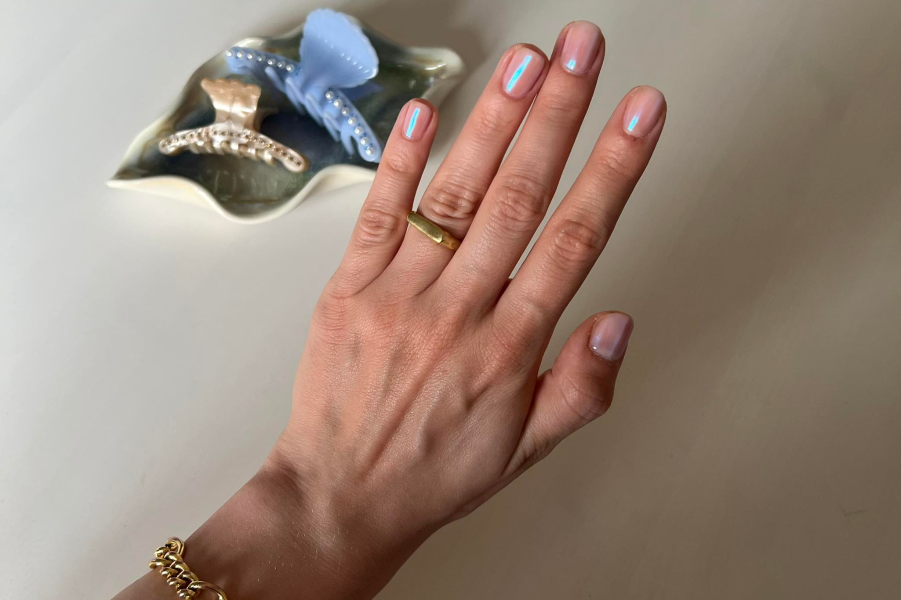 Modne paznokcie na lato 2024: Cindirella nails