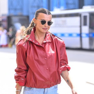 Kasia Sokołowska zachwyca w ulubionej stylizacji Francuzek. Na bazie dwóch ponadczasowych klasyków, które warto mieć w swojej szafie