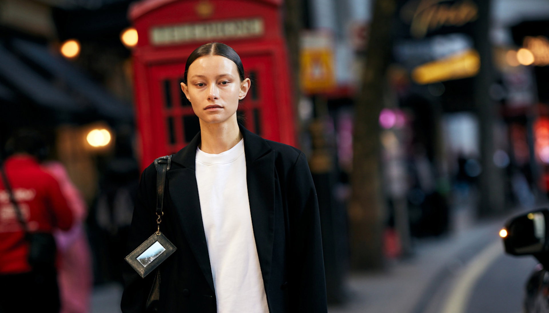 To właśnie te stylizacyjne triki i trendy królują teraz na ulicach Londynu (podczas London Fashion Week)