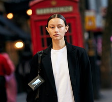 To właśnie te stylizacyjne triki i trendy królują teraz na ulicach Londynu (podczas London Fashion Week)