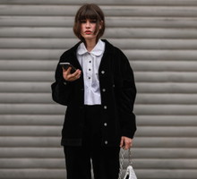 Barn jacket to najmodniejsza kurtka na jesień 2024. Ulubione okrycie brytyjskiej arystokracji w szafie ma już Bella Hadid