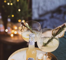 Musujący napój jabłkowy zamiast prosecco? Karnawał 2022 spędzamy z przepisem na drinka od Braci Sadowników