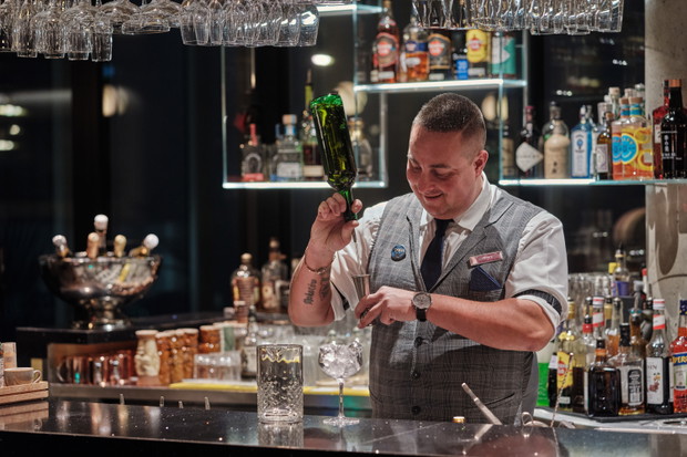 Te 3 drinki będą hitem 2023 roku. Spróbujesz ich w jednym z najlepszych cocktailbarów w stolicy!