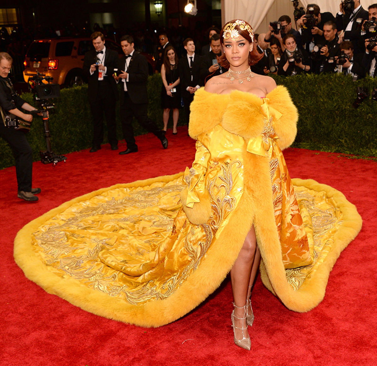 Met Gala: Ta kreacja Rihanny była jedną z najbardziej kontrowersyjnych w historii wydarzenia. Piękna czy śmieszna?