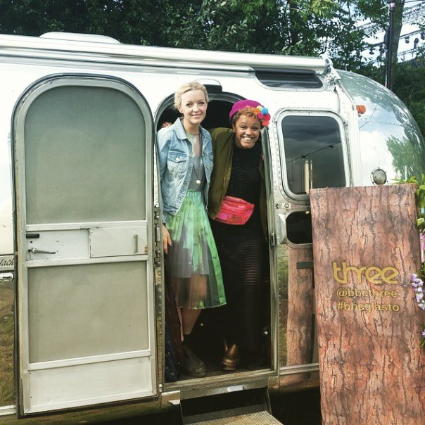Lauren Laverne i Gemma Cairney