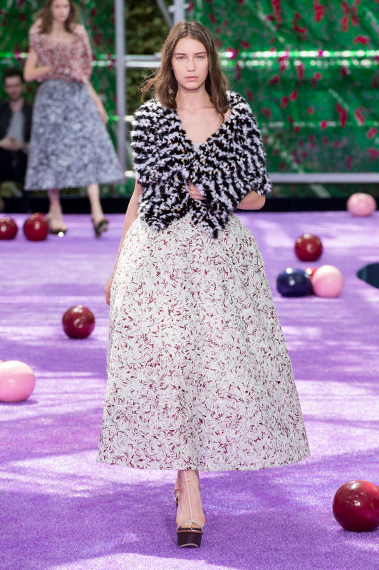 5christian-dior-haute-couture-jesien-zima-2015-2016-fot-imaxtree