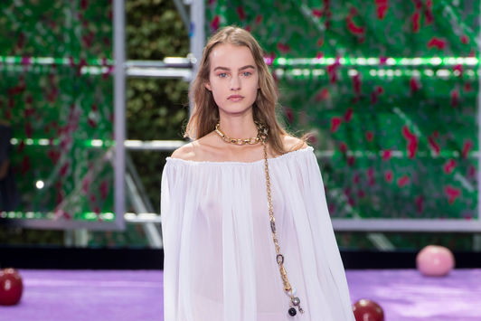 2christian-dior-haute-couture-jesien-zima-2015-2016-fot-imaxtree