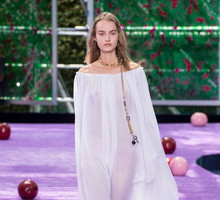2christian-dior-haute-couture-jesien-zima-2015-2016-fot-imaxtree