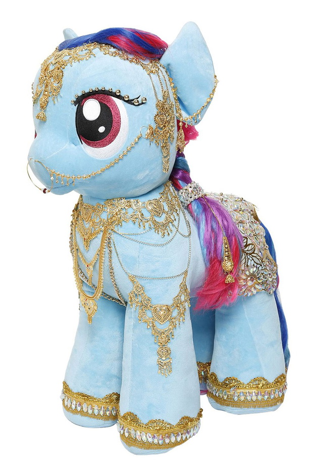 Manish-Arora-Pony_Glamour_20July15_b_960x1440