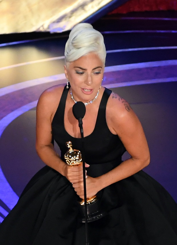 Lady Gaga odbiera Oscara 2019 za piosenkę „Shallow”!