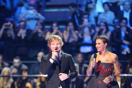 mtv-ema-2015-ed-sheeran-i-ruby-rose-fot-east-news