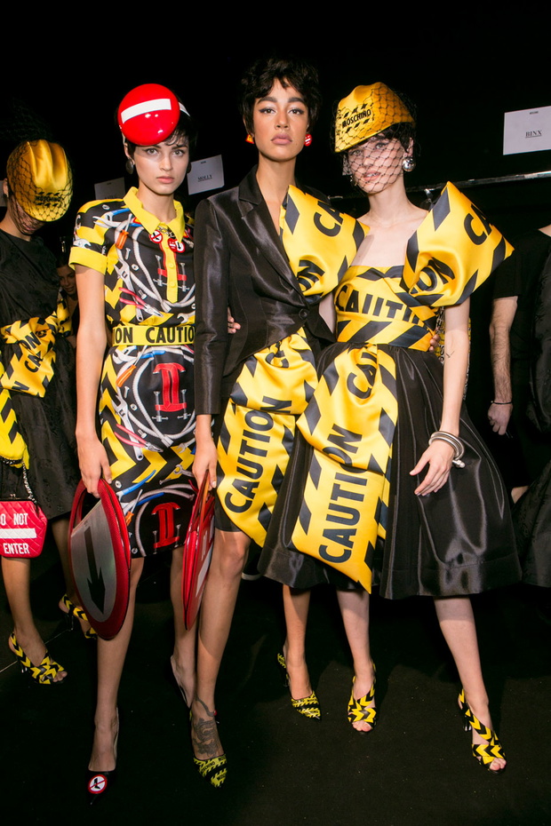 Pokaz kolekcji Moschino wiosna-lato 2016, Moschino bks A RS16 8598