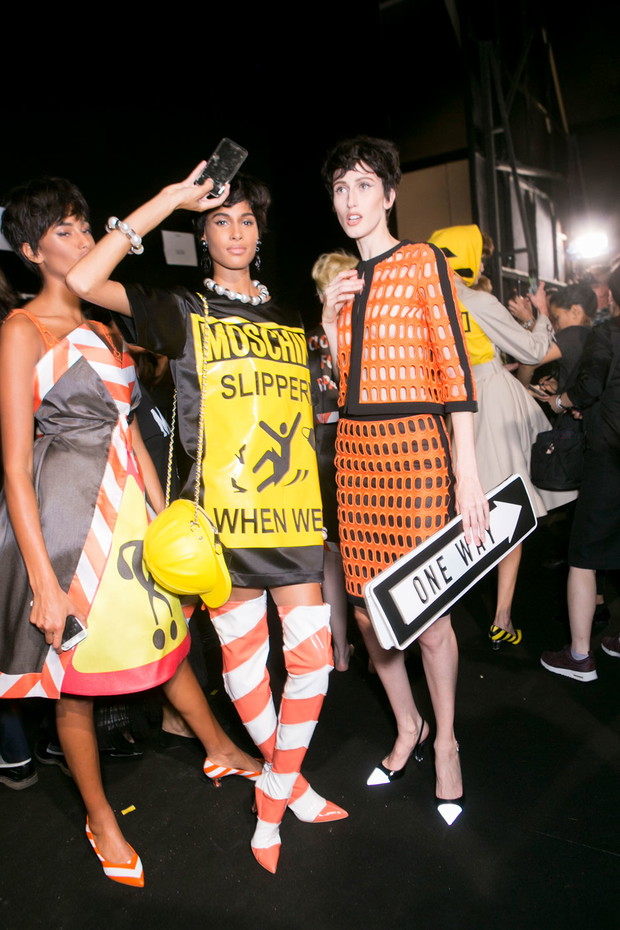 Pokaz kolekcji Moschino wiosna-lato 2016, Moschino bks A RS16 8603 2